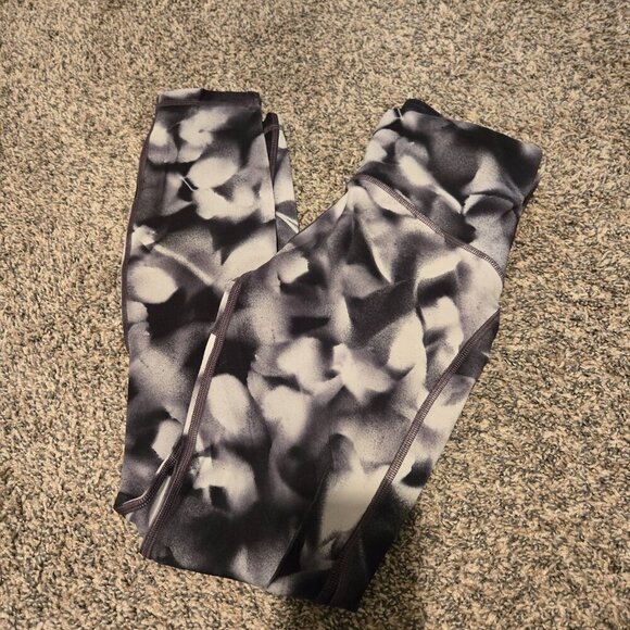 Lululemon Train Times 7/8 Pants Blush Blossom Alpine White Black 4 - Picture 2 of 6